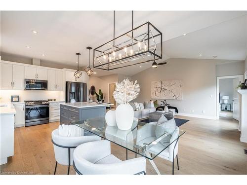 1040 Kettle Court, Fort Erie, ON - Indoor Photo Showing Kitchen