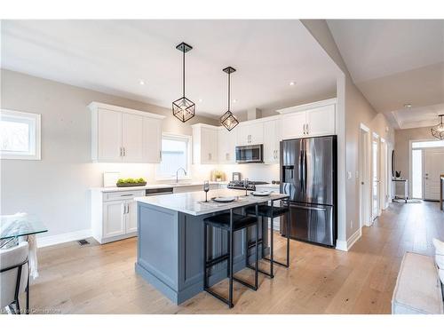 1040 Kettle Court, Fort Erie, ON - Indoor Photo Showing Kitchen With Upgraded Kitchen