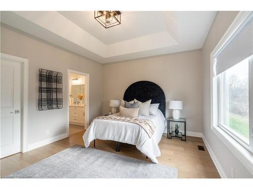 1040 Kettle Court, Fort Erie, ON - Indoor Photo Showing Bedroom