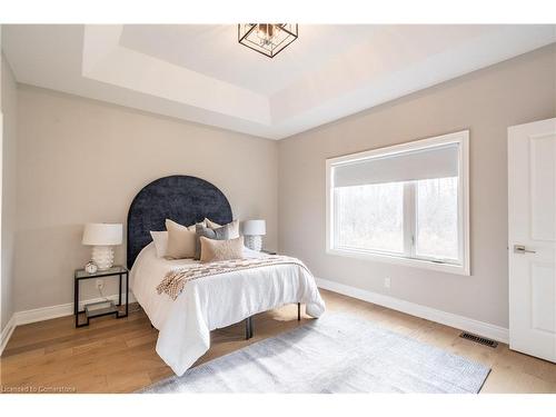 1040 Kettle Court, Fort Erie, ON - Indoor Photo Showing Bedroom