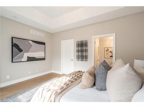 1040 Kettle Court, Fort Erie, ON - Indoor Photo Showing Bedroom