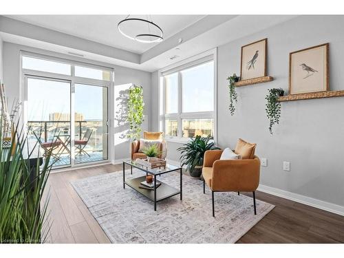 511-125 Shoreview Place, Stoney Creek, ON - Indoor Photo Showing Living Room