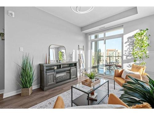 511-125 Shoreview Place, Stoney Creek, ON - Indoor Photo Showing Living Room