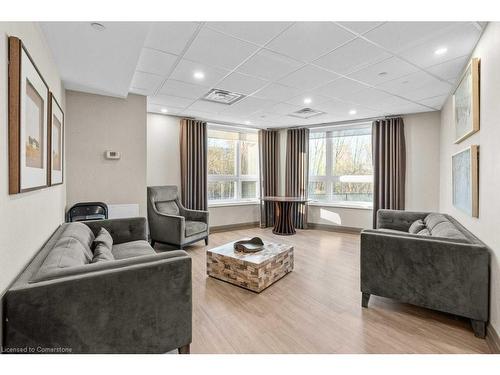 511-125 Shoreview Place, Stoney Creek, ON - Indoor Photo Showing Living Room