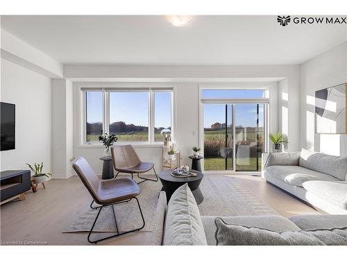 112 Freedom Crescent, Hamilton, ON - Indoor Photo Showing Living Room