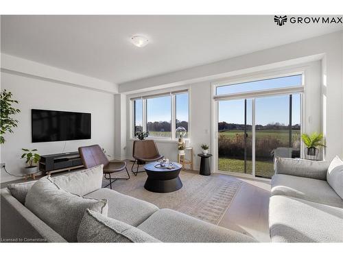 112 Freedom Crescent, Hamilton, ON - Indoor Photo Showing Living Room