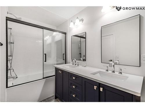 112 Freedom Crescent, Hamilton, ON - Indoor Photo Showing Bathroom