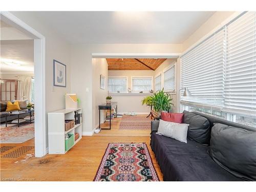 805 Ridge Road, Stoney Creek, ON - Indoor Photo Showing Living Room