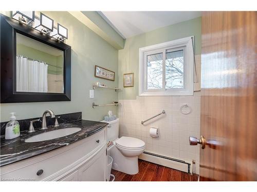 805 Ridge Road, Stoney Creek, ON - Indoor Photo Showing Bathroom