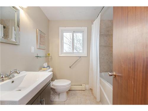 805 Ridge Road, Stoney Creek, ON - Indoor Photo Showing Bathroom