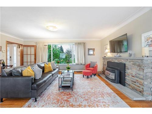 805 Ridge Road, Stoney Creek, ON - Indoor Photo Showing Living Room With Fireplace