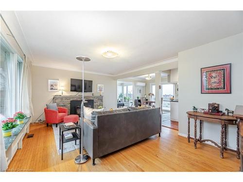 805 Ridge Road, Stoney Creek, ON - Indoor Photo Showing Living Room