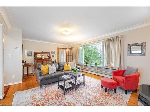 805 Ridge Road, Stoney Creek, ON - Indoor Photo Showing Living Room