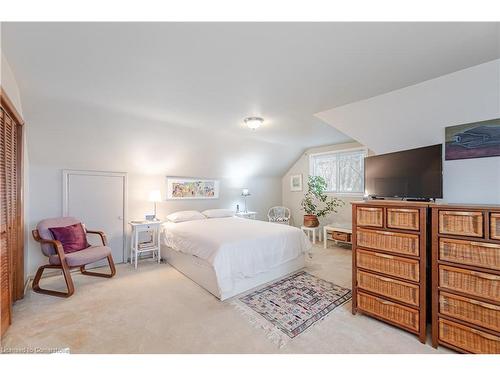 805 Ridge Road, Stoney Creek, ON - Indoor Photo Showing Bedroom