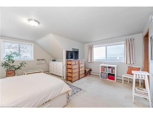 805 Ridge Road, Stoney Creek, ON - Indoor Photo Showing Bedroom