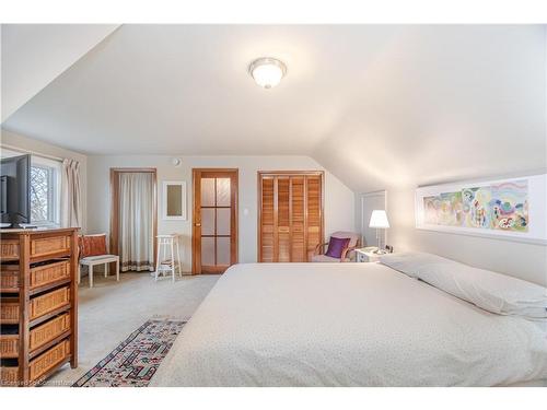 805 Ridge Road, Stoney Creek, ON - Indoor Photo Showing Bedroom