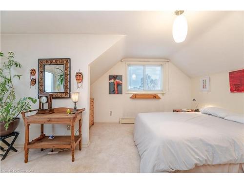 805 Ridge Road, Stoney Creek, ON - Indoor Photo Showing Bedroom