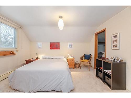 805 Ridge Road, Stoney Creek, ON - Indoor Photo Showing Bedroom