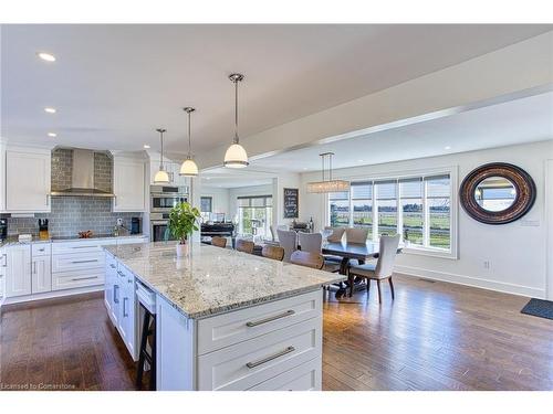 322 Russ Road, Grimsby, ON - Indoor Photo Showing Kitchen With Upgraded Kitchen