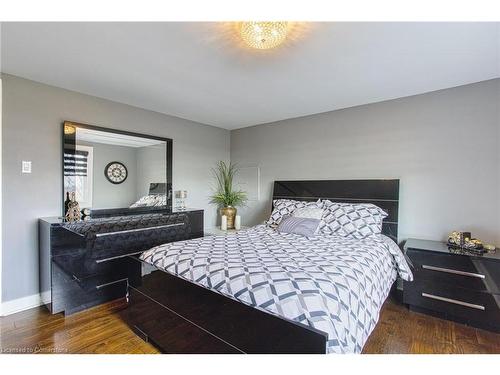 322 Russ Road, Grimsby, ON - Indoor Photo Showing Bedroom