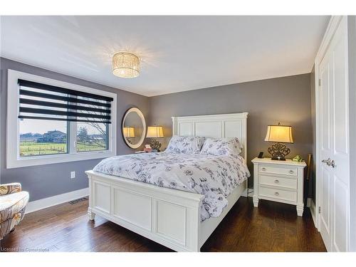 322 Russ Road, Grimsby, ON - Indoor Photo Showing Bedroom