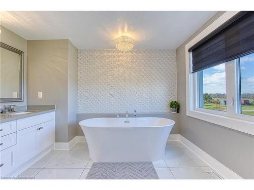 322 Russ Road, Grimsby, ON - Indoor Photo Showing Bathroom