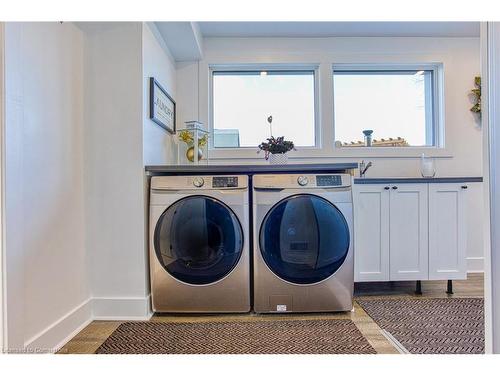 322 Russ Road, Grimsby, ON - Indoor Photo Showing Laundry Room