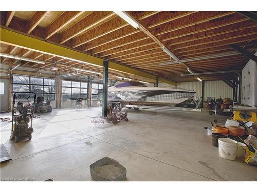 322 Russ Road, Grimsby, ON - Indoor Photo Showing Garage