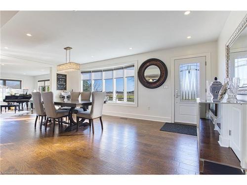 322 Russ Road, Grimsby, ON - Indoor Photo Showing Dining Room