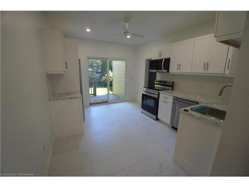 468 Mary Street, Hamilton, ON - Indoor Photo Showing Kitchen