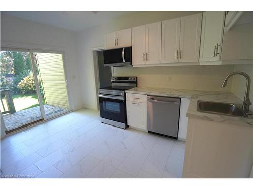 468 Mary Street, Hamilton, ON - Indoor Photo Showing Kitchen