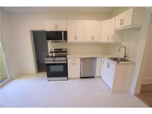 468 Mary Street, Hamilton, ON - Indoor Photo Showing Kitchen