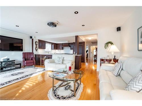 67 Sunvale Place, Stoney Creek, ON - Indoor Photo Showing Living Room