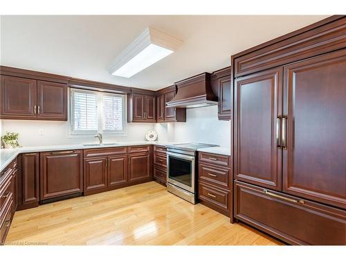 67 Sunvale Place, Stoney Creek, ON - Indoor Photo Showing Kitchen