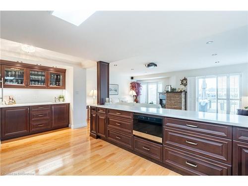 67 Sunvale Place, Stoney Creek, ON - Indoor Photo Showing Kitchen