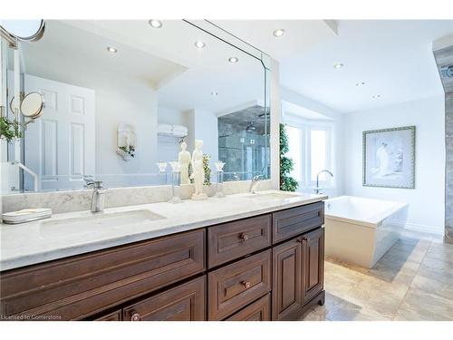 67 Sunvale Place, Stoney Creek, ON - Indoor Photo Showing Bathroom