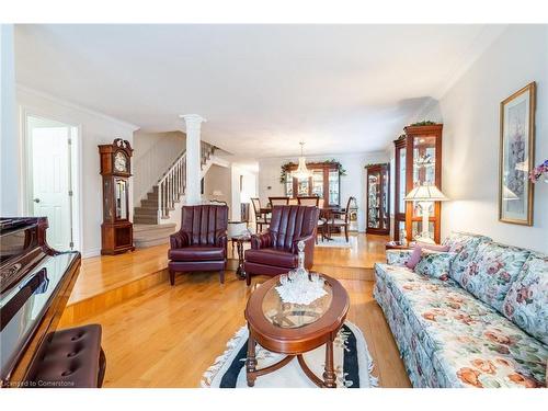 67 Sunvale Place, Stoney Creek, ON - Indoor Photo Showing Living Room