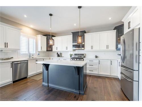 8 Cesar Place, Ancaster, ON - Indoor Photo Showing Kitchen With Upgraded Kitchen