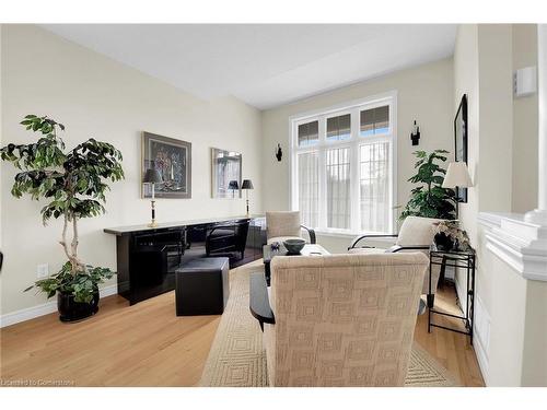 24 Jeanette Avenue, Grimsby, ON - Indoor Photo Showing Living Room