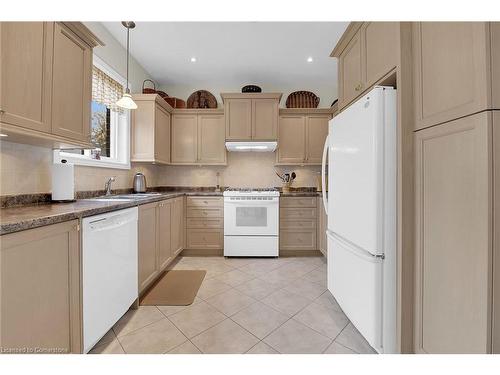 24 Jeanette Avenue, Grimsby, ON - Indoor Photo Showing Kitchen