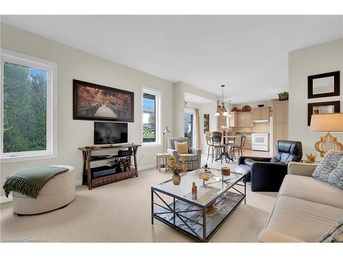 24 Jeanette Avenue, Grimsby, ON - Indoor Photo Showing Living Room