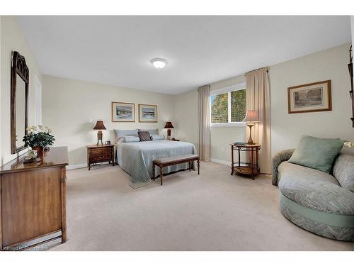 24 Jeanette Avenue, Grimsby, ON - Indoor Photo Showing Bedroom