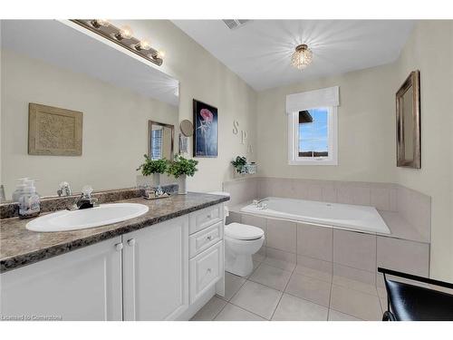 24 Jeanette Avenue, Grimsby, ON - Indoor Photo Showing Bathroom