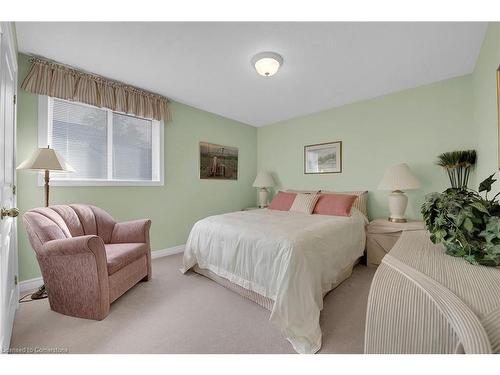 24 Jeanette Avenue, Grimsby, ON - Indoor Photo Showing Bedroom