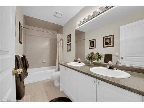 24 Jeanette Avenue, Grimsby, ON - Indoor Photo Showing Bathroom