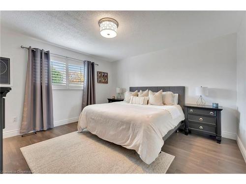 42 Stevenson Street, Hamilton, ON - Indoor Photo Showing Bedroom