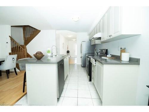 122 Munro Circle, Brantford, ON - Indoor Photo Showing Kitchen