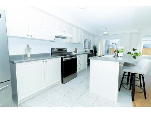 122 Munro Circle, Brantford, ON - Indoor Photo Showing Kitchen