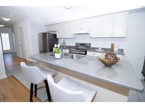 122 Munro Circle, Brantford, ON - Indoor Photo Showing Kitchen With Double Sink