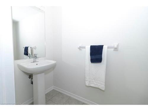 122 Munro Circle, Brantford, ON - Indoor Photo Showing Bathroom